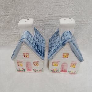 Cottage House Salt Pepper Shakers Set Blue Roof Pink poor Ceramic Vintage